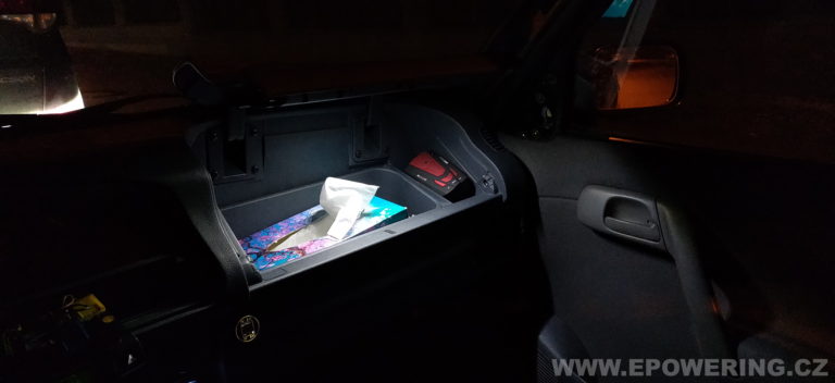 Škoda Felicia: Kastlík u spolujezdce s led svícením