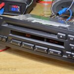 BMW E90 Radio Business CD - bluetooth modul na AUX namontován
